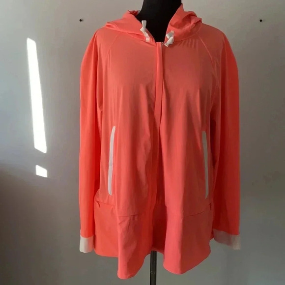 Lululemon | Sun ☀️ Showers Jacket - Picture 5 of 16